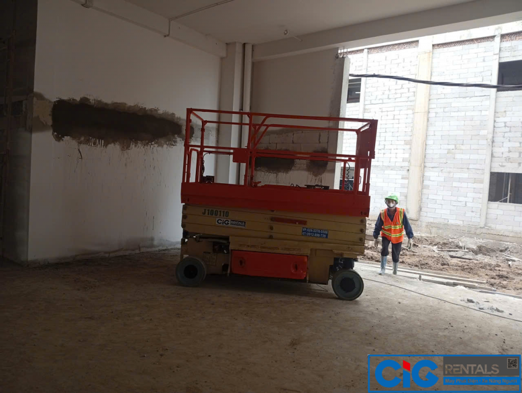 Cho thuê xe nâng cắt kéo làm điện tại Bắc Ninh CiG