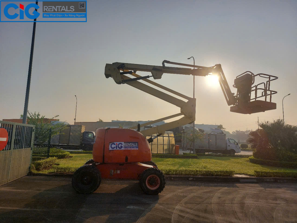 Thuê xe boomlift JLG tại Bắc Ninh CiG