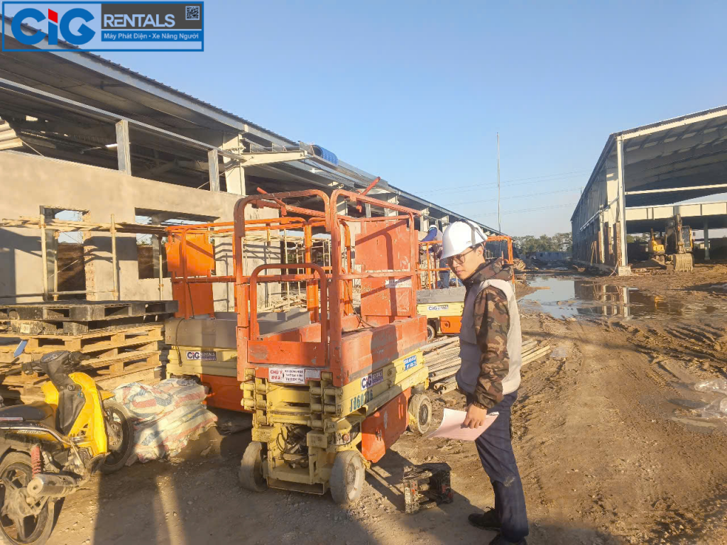 Thuê xe nâng cắt kéo JLG tại Hưng Yên CiG