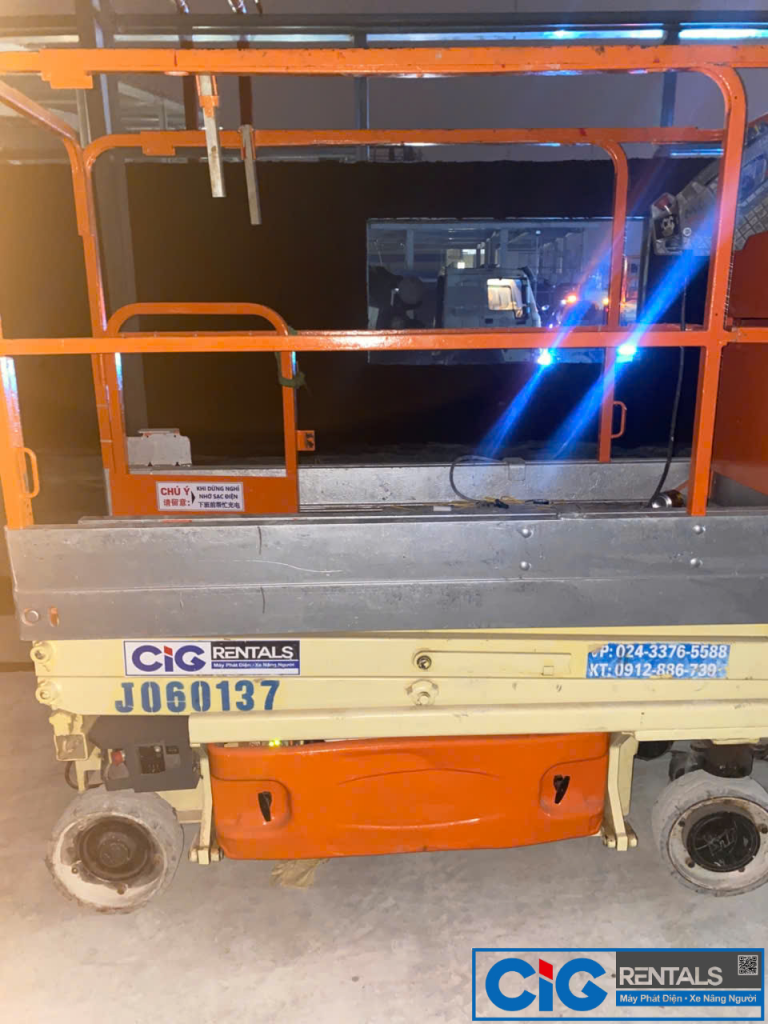 Thuê xe nâng người cắt kéo tại KCN Ba Hàng, Hải Dương CiG