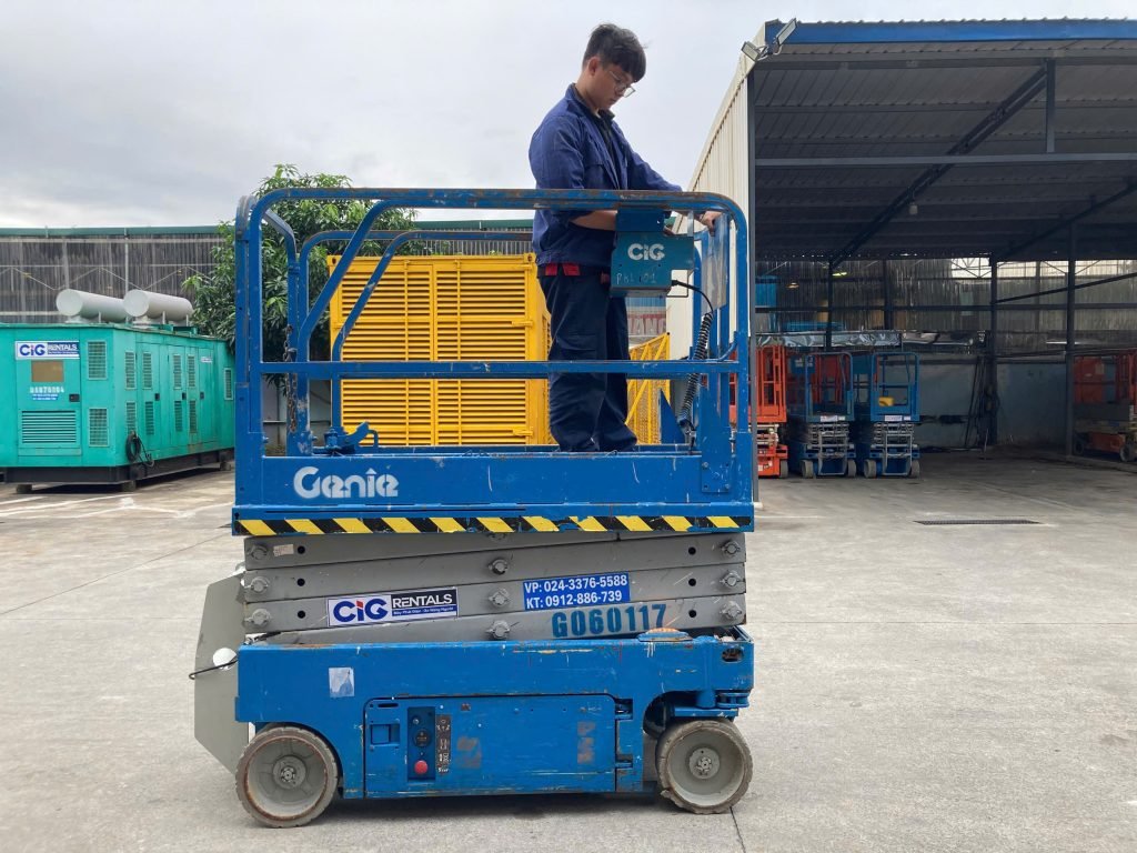 Thuê xe nâng người có người vận hành hiệu quả, an toàn