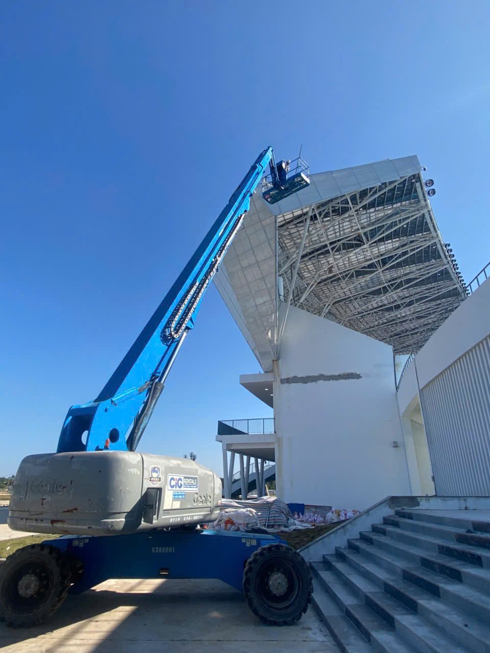 Bảo dưỡng định kỳ xe boomlift thuê tại SVĐ Thái Nguyên