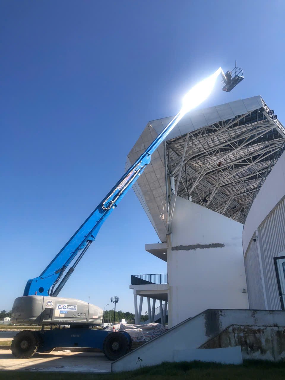 Boomlift Genie làm việc tại SVĐ Thái Nguyên