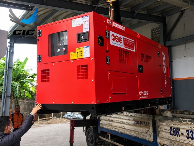 Khung bệ chắc chắn kết hợp với vỏ chống ồn tiêu chuẩn giúp tổ máy vận hành êm ái